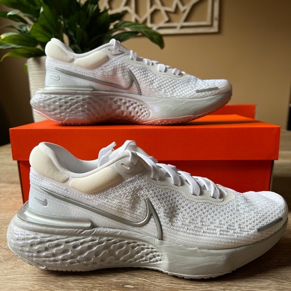 Nike Women’s Zoomx Invincible Run FK White Running Shoes CT2229-101 Size 8.5 - Picture 3 of 7